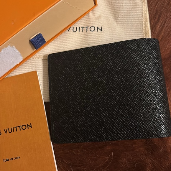 Louis Vuitton Multiple Wallet in Black - Picture 4 of 10
